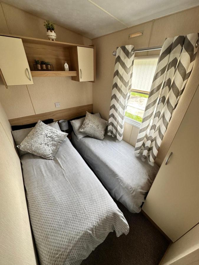 6 Berth Caravan On Marine Holiday Park Hotel Rhyl Exterior photo